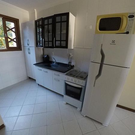 C047 - Ed Las Condes, Centro De Bombinhas Bilik gambar